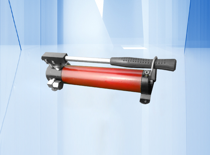 Hydraulic decoupling release hand pump